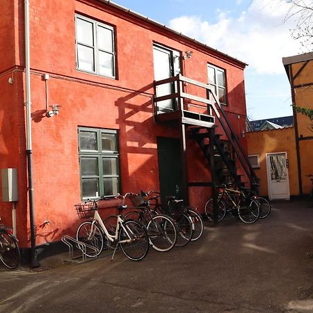 Charming Red Courtyard Apartment Copenhague Extérieur photo