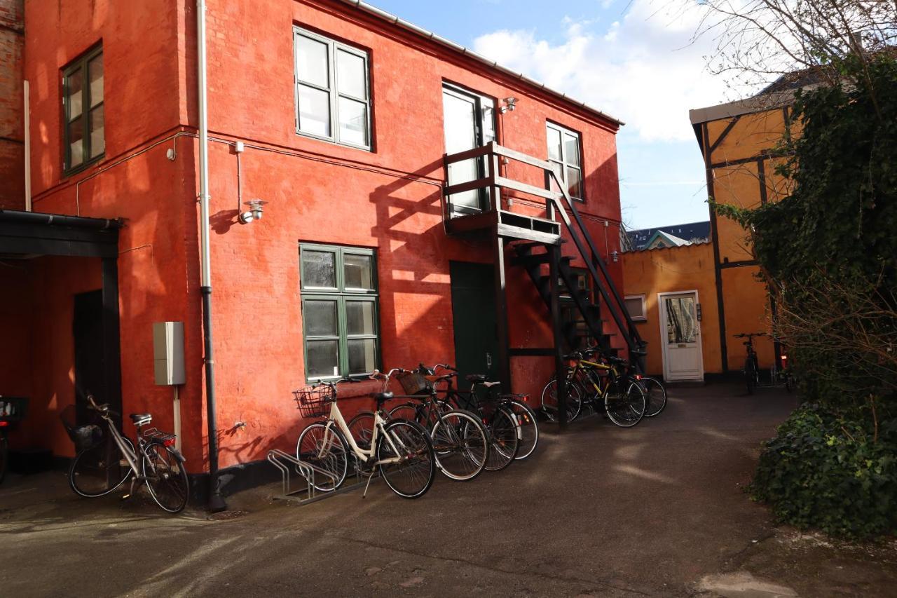 Charming Red Courtyard Apartment Copenhague Extérieur photo
